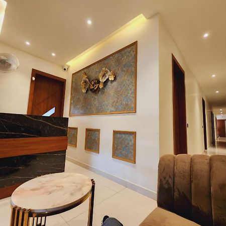 Shehnai Hotel And Banquet Hisar Экстерьер фото